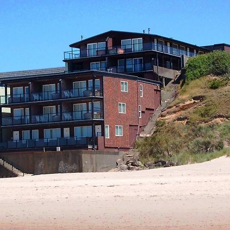 Beachfront Manor Hotel Lincoln City Exterior photo